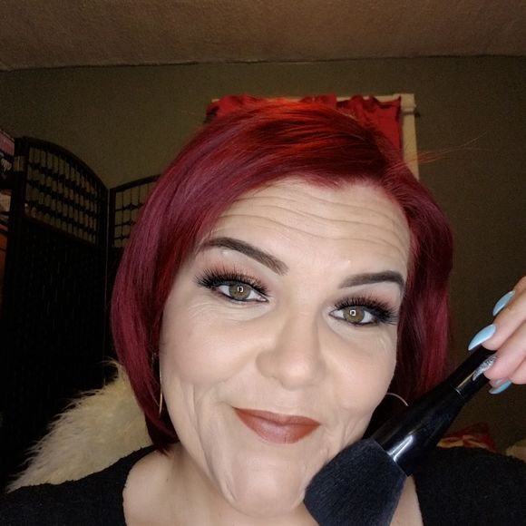 Meet your Posher, Iris - Picture 1 of 1